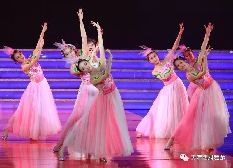 现代舞表演：舞蹈艺术的新形态
